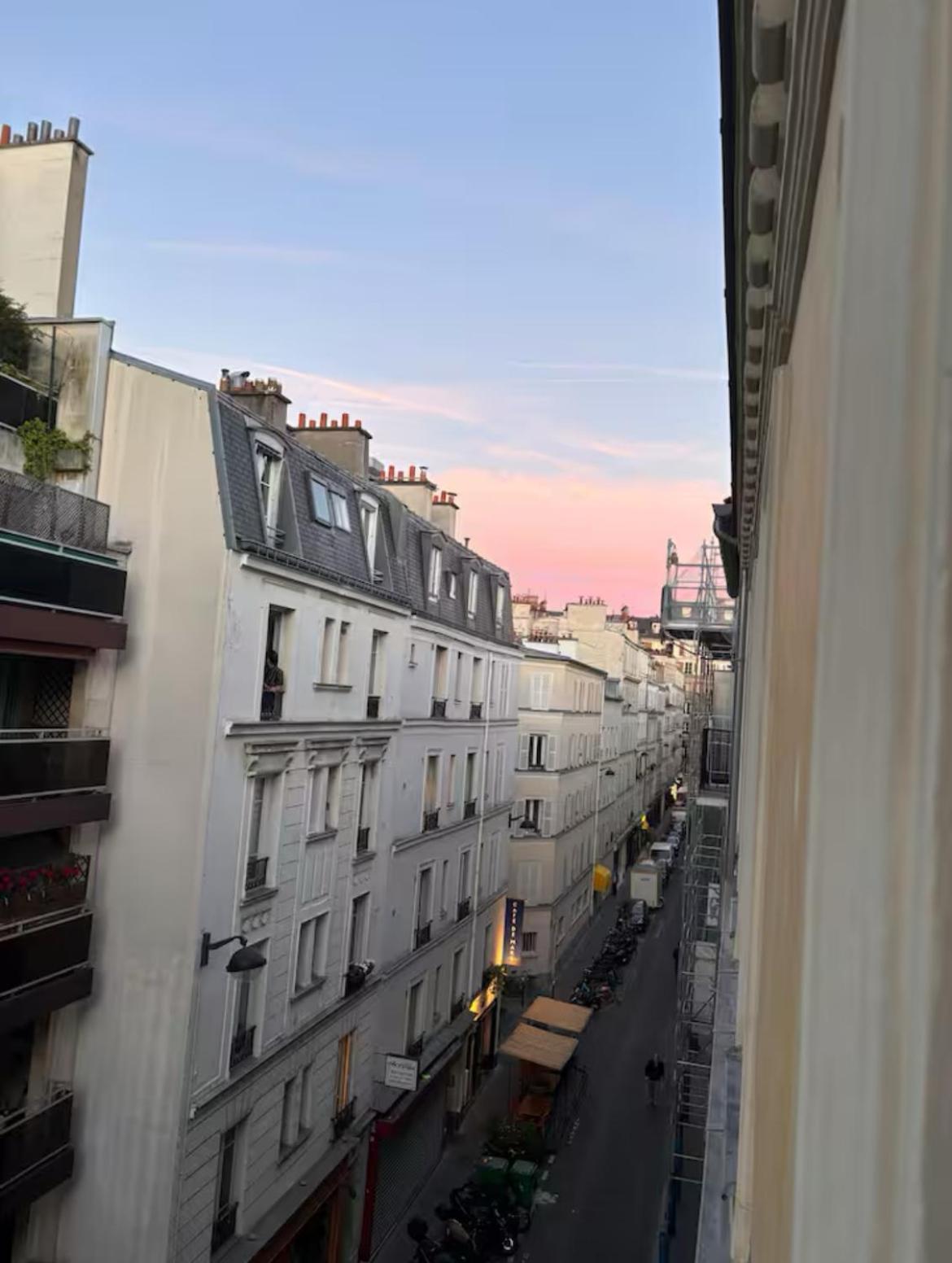 Eiffel Tower View Haussmanian Charm 2min Walk From The Eiffel Tower Gardens Apartamento Paris