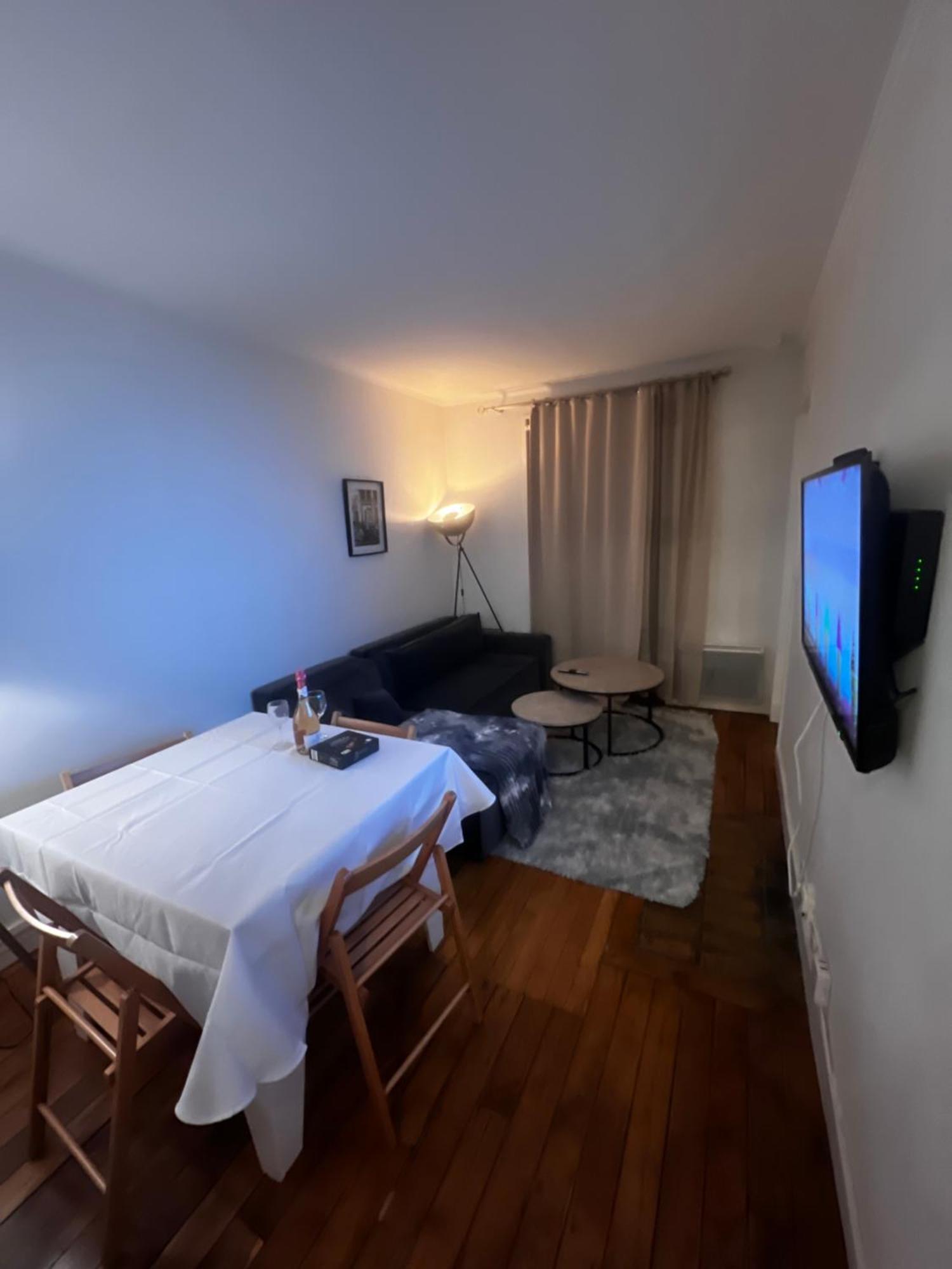 Apartamento Eiffel Tower View Haussmanian Charm 2min Walk From The Eiffel Tower Gardens Paris