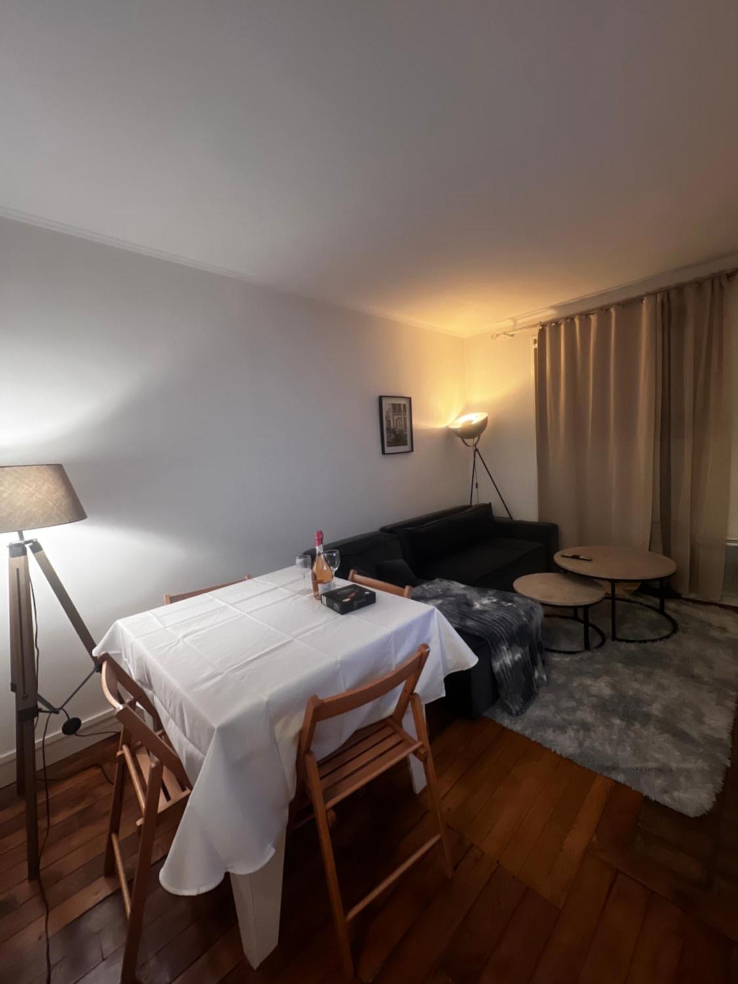 Eiffel Tower View Haussmanian Charm 2min Walk From The Eiffel Tower Gardens Apartamento Paris